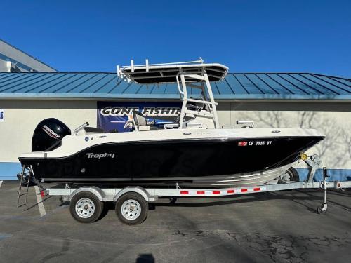 Bayliner 3200 anmeldelser og tekniske specifikationer